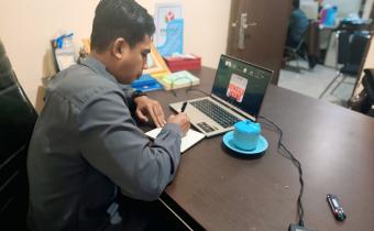 Koodinator Divisi Pencegahan, Partisipasi Masyarakat & Humas Bawaslu Kabupaten Semarang, Muharom Al Rosyid mengikuti rapat Konsolidasi Divisi Pencegahan, Partisipasi Masyarakat & Humas Bawaslu Kabupaten/Kota se-Jawa Tengah secara daring pada Selasa, 14 April 2026.