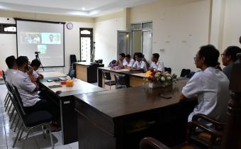 Ketua Bawaslu Kabupaten Semarang, Agus Riyanto memberikan Sambutan dan Arahan pada Kegiatan Rabu Smart, Rabu, (15/04/2026)