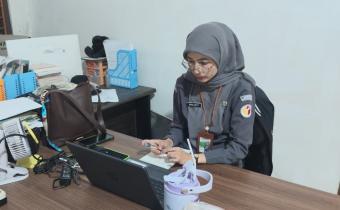 Kepala Sub bagian Pengawasan Pemilu dan Humas, Widya Astuti mengikuti kegiatan Literasi Pojok Pengawasan Vol. 11 yang dilaksanakan secara daring pada Senin, 20 April 2026.