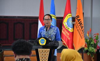 UNGARAN – Suasana Gedung HM Iskak Soepardi Universitas Ngudi Waluyo (UNW) tampak lebih hidup dari biasanya pada Selasa pagi, 21 April 2026. Puluhan mahasiswa berpakaian rapi berkumpul dengan antusias untuk mengikuti agenda besar yang diselenggarakan oleh Program Studi Ilmu Hukum, Fakultas Ekonomi, Hukum, dan Humaniora (FEHH) UNW. Hari itu menjadi pembuka rangkaian kegiatan dua hari bertajuk "Seminar dan Simulasi Moot Court: Pengawasan Pemilu dan Penyelesaian Sengketa Proses Pemilu."  Acara dibuka secara res