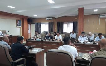 Ketua Bawaslu Kabupaten Semarang, Agus Riyanto, didampingi Kepala Sekretariat Marjiono, serta staf sekretariat Abdul Rosyid M. mengikuti Rapat Penyusunan Rancangan Peraturan Daerah (Raperda) tentang Pembentukan Dana Cadangan Pemilihan Kepala Daerah (Pilkada) pada Rabu, 22 April 2026. 