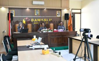 Jajaran struktural Bawaslu Kabupaten Semarang mengikuti Rapat Rutin Jajaran Sekretariat Bawaslu yang dilaksanakan secara daring pada Senin (27/4/2026).
