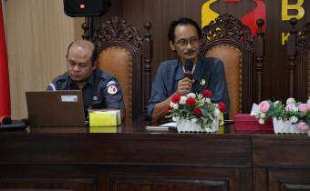 Kepala Sekretariat Bawaslu, Marjiono saat menyampaikan pengantar dalam rapat koordinasi dengan BKUD di Aula Bawaslu Kabupaten Semarang (9/6/2026)