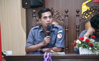 Anggota Bawaslu Kabupaten Semarang Muharom Al Rosyid menyampaikan arahan terkait pengawasan Pemutakhiran Data Pemilih Berkelanjutan (PDPB) Triwulan II Tahun 2026 dan persiapan Pendidikan Pengawas Partisipatif dalam rapat rutin mingguan Bawaslu Kabupaten Semarang di Kantor Bawaslu Kabupaten Semarang, Senin (15/6/2026).
