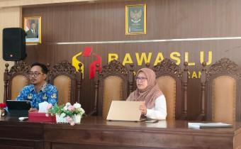 Koordinator Divisi Penyelesaian Sengketa dan Hukum Bawaslu Kabupaten Semarang, Ummi Nu'amah dan Kepala Subbagian Penanganan Pelanggaran, Penyelesaian Sengketa Proses dan Hukum Bawaslu Kabupaten Semarang, Virendra Eka Novianto mengikuti Zoom Meeting Rapat Koordinasi Evaluasi Kelas Penyelesaian Sengketa yang diselenggarakan oleh Bawaslu Provinsi Jawa Tengah, Rabu (17/6/2026).