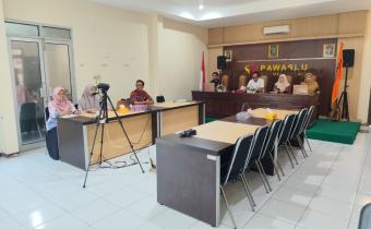 Ketua dan anggota Bawaslu Kabupaten Semarang mengikuti Sosialisasi Pedoman Pengelolaan Hibah Non Pemilihan yang diselenggarakan oleh Bawaslu Republik Indonesia secara daring melalui Zoom Meeting, Kamis (18/6/2026).