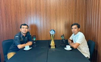 Anggota Bawaslu Kabupaten Semarang Koordinator Divisi Pencegahan, Partisipasi Masyarakat, dan Hubungan Masyarakat, Muharom Al Rosyid (kanan) menjadi narasumber Podcast KPU Kabupaten Semarang dengan tema “Evaluasi Pemutakhiran Data Pemilih Berkelanjutan (PDPB) Triwulan II Tahun 2026” di Ruang Podcast KPU Kabupaten Semarang, Rabu (24/6/2026).
