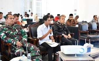 Koordinator Divisi Pencegahan, Partisipasi Masyarakat dan Hubungan Masyarakat Bawaslu Kabupaten Semarang, Muharom Al Rosyid, menyampaikan ajakan kepada seluruh stakeholder untuk berpartisipasi aktif mengawasi Pemutakhiran Data Pemilih Berkelanjutan (PDPB) dalam Rapat Pleno Terbuka Rekapitulasi PDPB Triwulan II Tahun 2026, Rabu (1/7/2026).