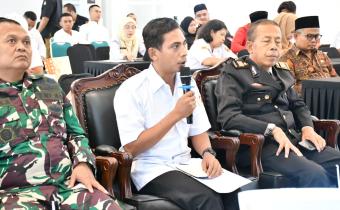 Koordinator Divisi Pencegahan, Partisipasi Masyarakat dan Hubungan Masyarakat Bawaslu Kabupaten Semarang, Muharom Al Rosyid, memaparkan hasil pengawasan dan catatan Bawaslu dalam Rapat Pleno Terbuka Rekapitulasi Daftar Pemilih Berkelanjutan (PDPB) Triwulan II Tahun 2026 di Aula Kantor KPU Kabupaten Semarang, Rabu (1/7/2026).