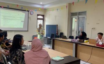 Jumat, 8 Mei 2026 — Rapat koordinasi internal PPID Bawaslu Kabupaten Semarang dipimpin Widya Astuti, S.I.P., bersama Petugas Pelayanan Informasi.