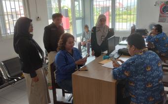 Anggota Bawaslu Kabupaten Semarang, Nurkus Budiyantomo saat melakukan pengawasan coktas di Kelurahan Baran, Kecamatan Ambarawa, Kamis 17 September 2026