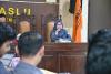 Anggota Bawaslu Kabupaten Semarang Ummi Nu'amah menyampaikan arahan terkait penguatan pencegahan, pengawasan Pemutakhiran Data Pemilih Berkelanjutan (PDPB), dan pelaksanaan Program Konsolidasi Demokrasi dalam rapat rutin mingguan Bawaslu Kabupaten Semarang di Kantor Bawaslu Kabupaten Semarang, Senin (15/6/2026).