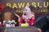 Kepala Bidang Informasi dan Komunikasi Publik Dinas Komunikasi dan Informatika Kabupaten Semarang, Wiwiek Sinta Hapsari, S.E., M.M., menyampaikan materi mengenai capaian keterbukaan informasi publik Kabupaten Semarang serta inovasi layanan PPID berbasis chatbot dalam Rapat Koordinasi Pengelolaan PPID Bawaslu Kabupaten Semarang, Kamis (25/6/2026).