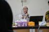 PPID Bawaslu Kabupaten Semarang, Widya Astuti, memaparkan materi mengenai pengelolaan dan pelayanan keterbukaan informasi publik, termasuk layanan ramah disabilitas dan inovasi digital PPID Bawaslu Kabupaten Semarang, dalam Rapat Koordinasi Pengelolaan PPID, Kamis (25/6/2026).
