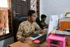Anggota Bawaslu Kabupaten Muharom Al Rosyid melakukan Pengawasan Pemutakhiran Data Pemilih Berkelanjutan (PDPB) melalui Sidalih, Kamis 25/06/2026.