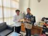 Anggota Bawaslu Kabupaten Semarang, Nurkus Budiyantomo (kiri) saat menyampaikan surat imbauan penyusunan daftar pemilih berkelanjutan triwulan III Tahun 2026 ke KPU Kabupaten Semarang